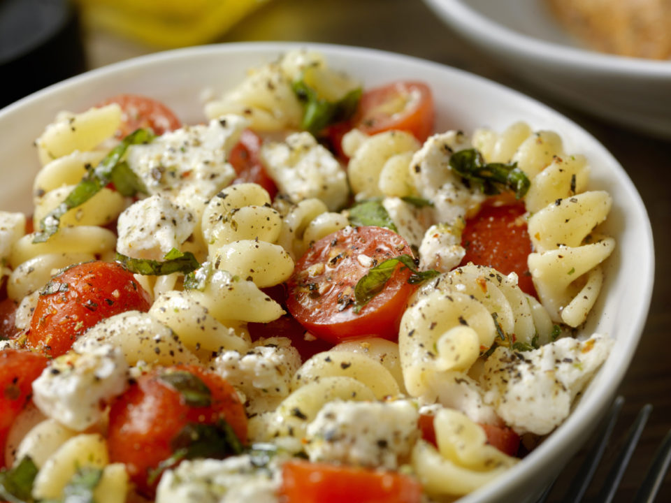 Pasta with goat cheese and tomatoes