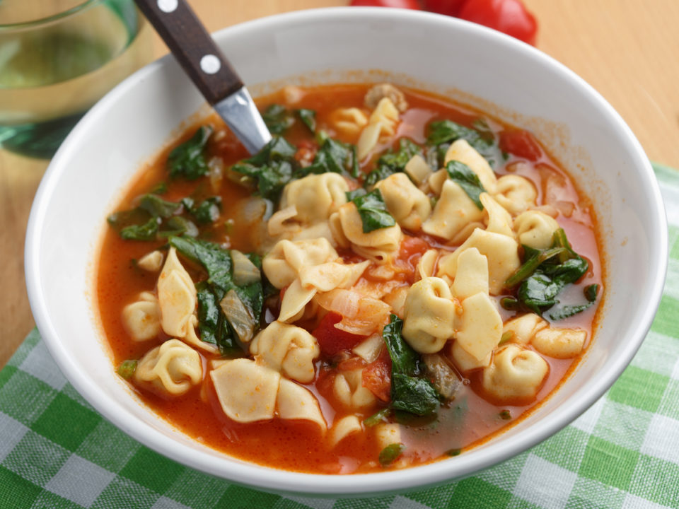 Tomato tortellini spinach soup